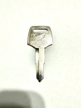Load image into Gallery viewer, HONDA BIG HEAD MEDIUM METAL ORIGINAL HCS BLANK KEYS