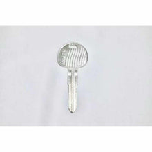Load image into Gallery viewer, ISUZU GIGA METAL HCS KEYS
