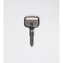 Load image into Gallery viewer, ISUZU FORWARD METAL LEFT/RIGHT HCS
