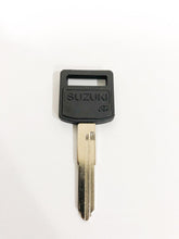 Load image into Gallery viewer, Suzuki Shogun Plastic Left/Right Square Head
