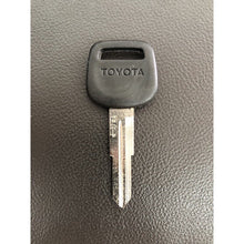 Load image into Gallery viewer, TOYOTA HI-ACE PLASTIC LEFT/RIGHT HCS
