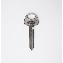 Load image into Gallery viewer, HYUNDAI STAREX METAL LEFT/RIGHT
