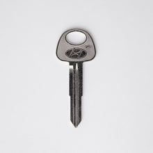 Load image into Gallery viewer, HYUNDAI STAREX METAL LEFT/RIGHT
