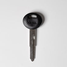 Load image into Gallery viewer, YAMA PLASTIC LEFT/RIGHT
